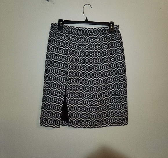LOFT Black and White Geometric A-Line Skirt - Picture 2 of 5